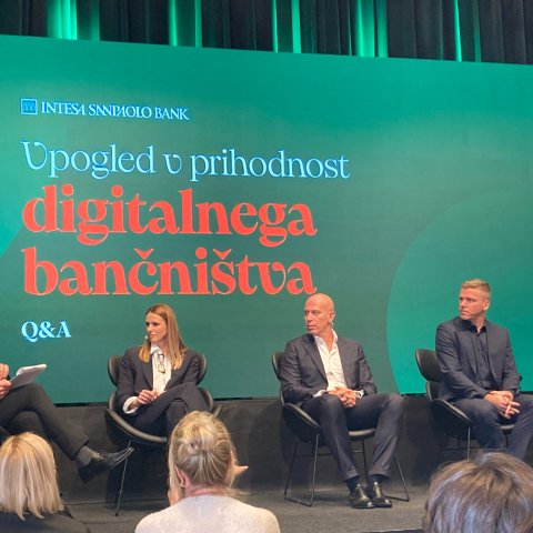 Intesa Sanpaolo Bank je prva med slovenskimi bankami, ki omogoča popolnoma digitalno odprtje računa photo